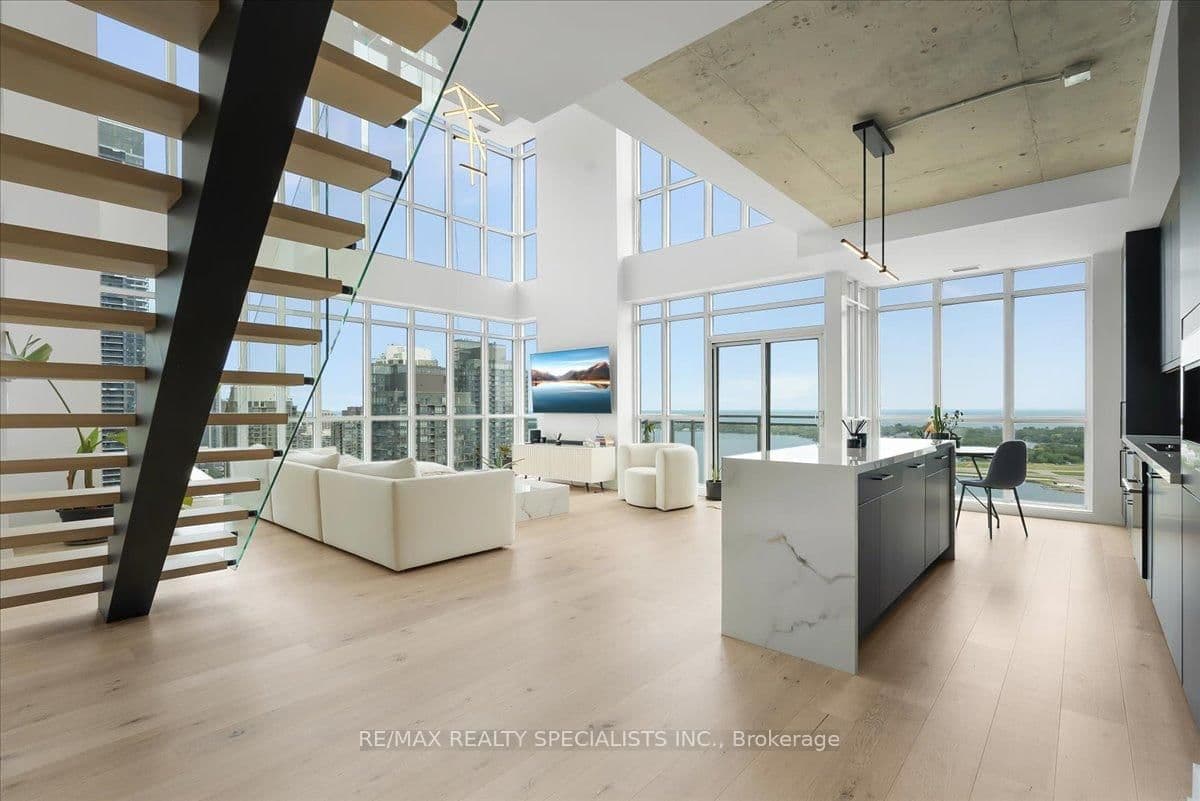 15 Iceboat Terrace, Unit PH06 thumbnail 8
