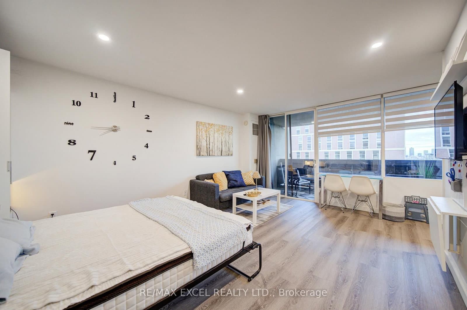 720 Spadina Avenue, Unit 1605 thumbnail 12