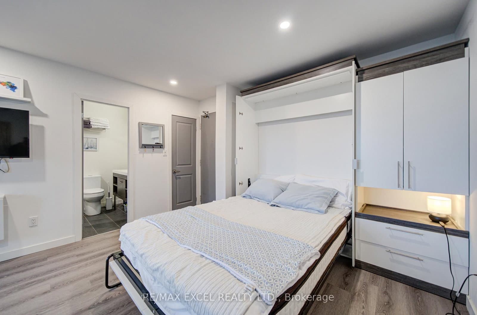 720 Spadina Avenue, Unit 1605 thumbnail 16