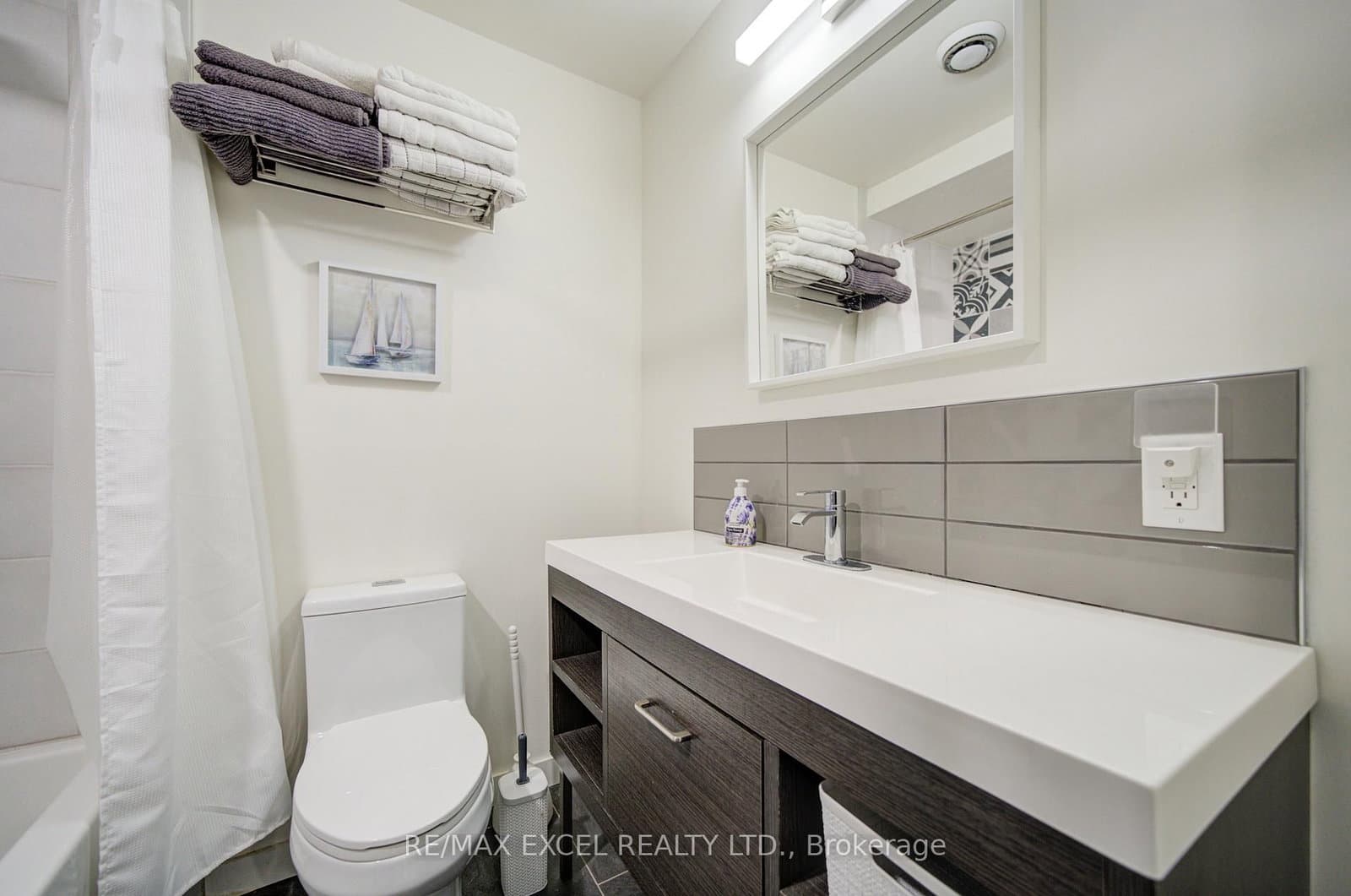 720 Spadina Avenue, Unit 1605 thumbnail 17