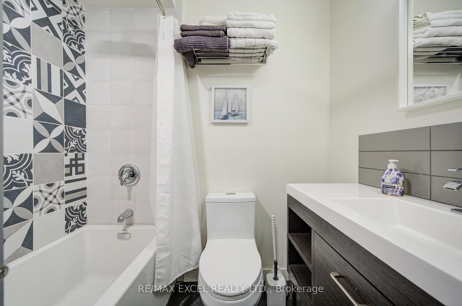 720 Spadina Avenue, Unit 1605 thumbnail 19