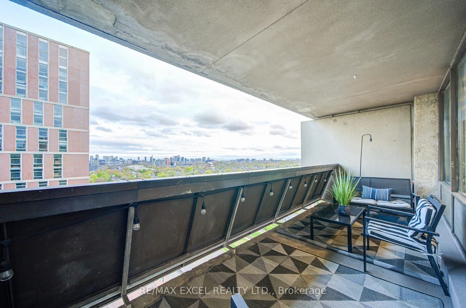 720 Spadina Avenue, Unit 1605 thumbnail 34