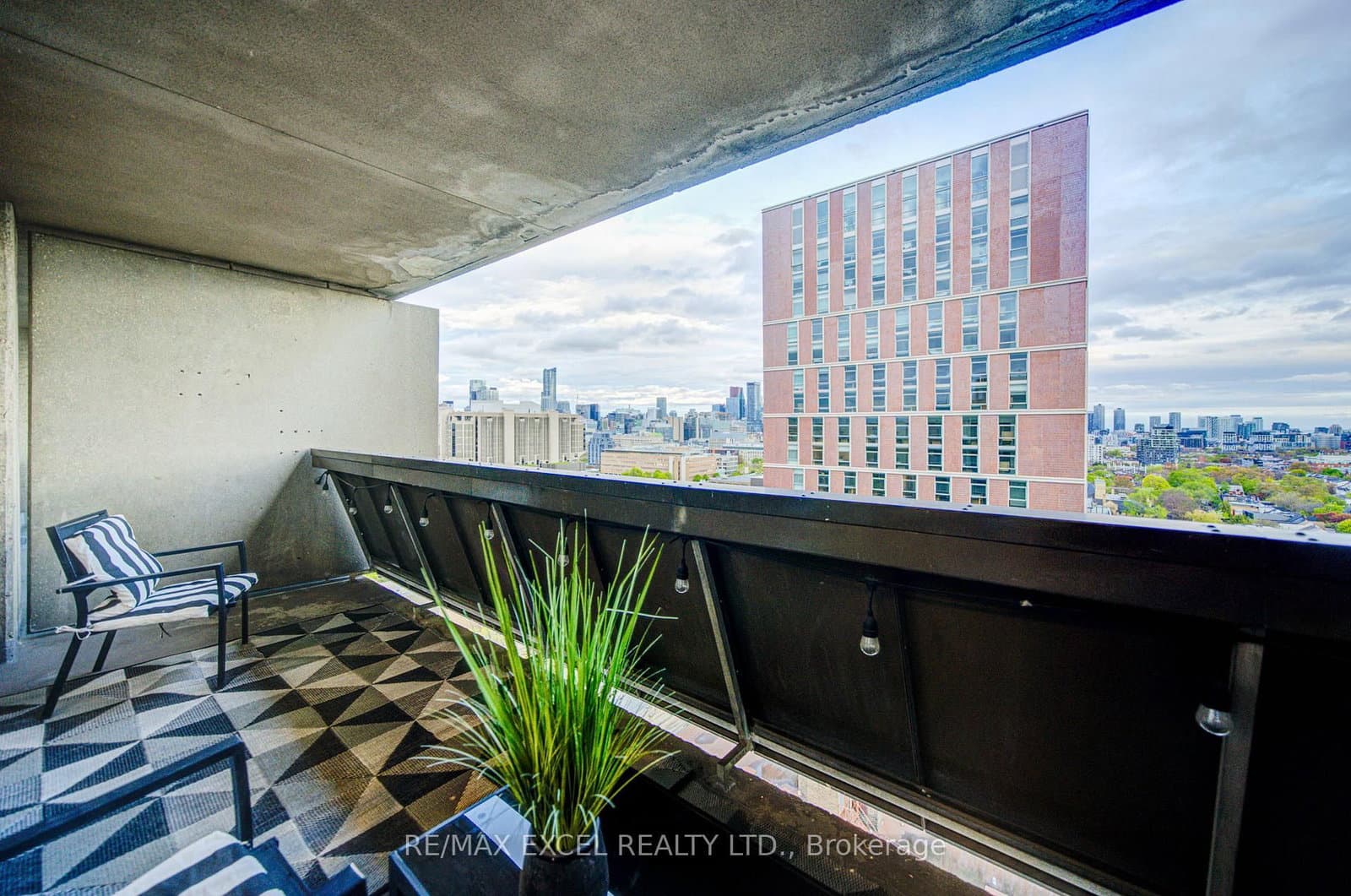 720 Spadina Avenue, Unit 1605 thumbnail 35