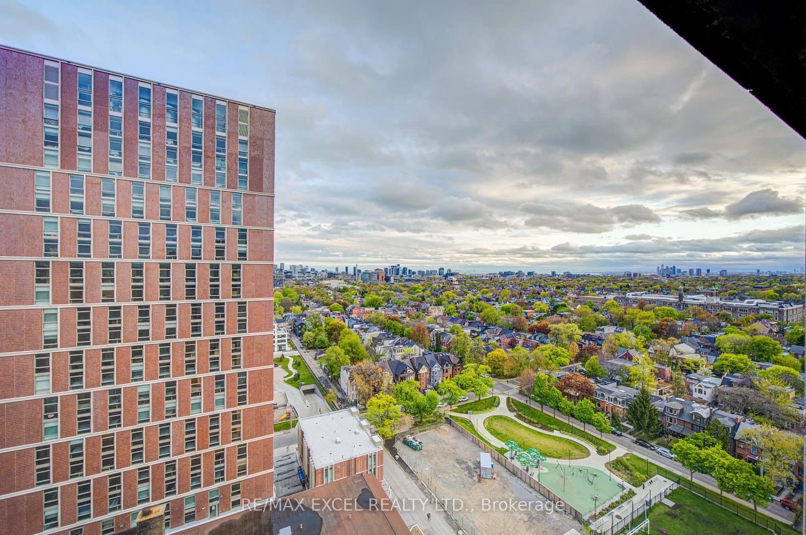 720 Spadina Avenue, Unit 1605 thumbnail 39