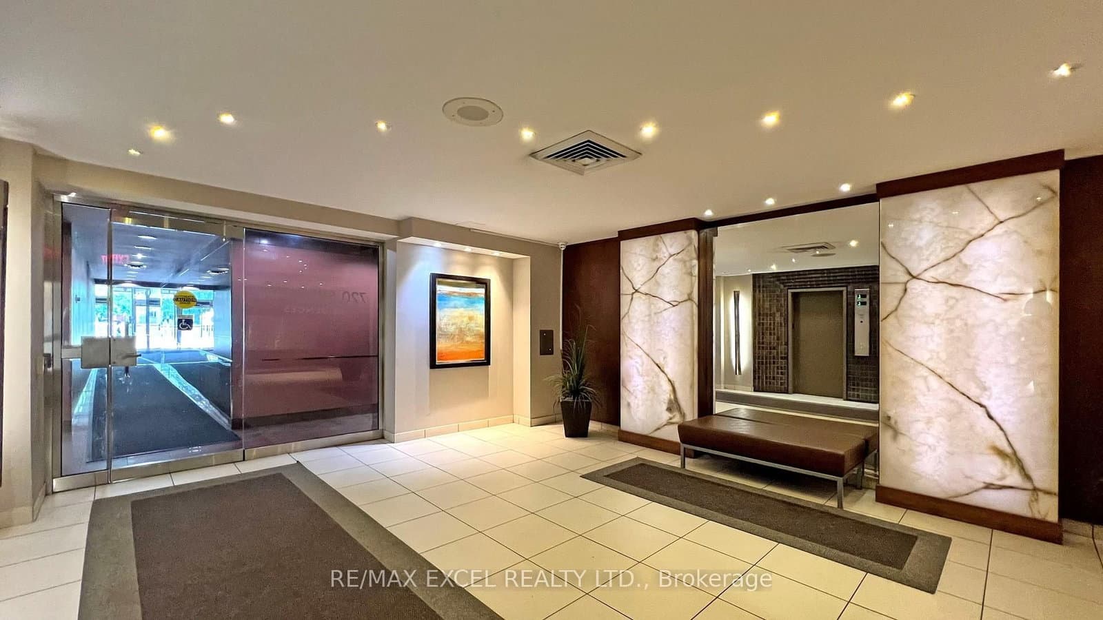 720 Spadina Avenue, Unit 1605 thumbnail 4