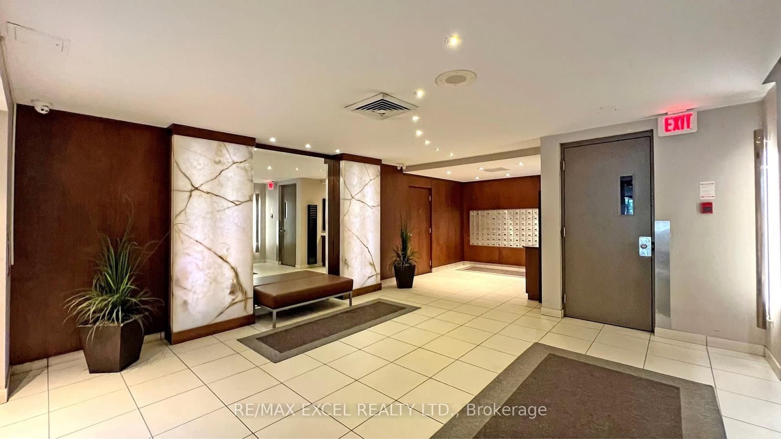 720 Spadina Avenue, Unit 1605 thumbnail 5