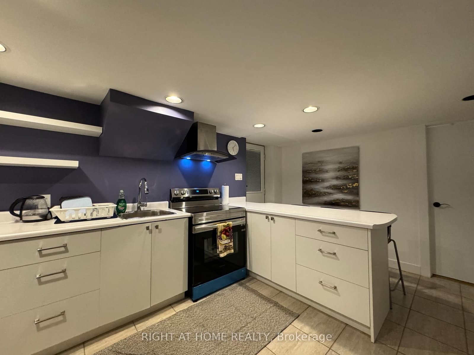 1196 Avenue Road, Unit Lower Apartment thumbnail 10
