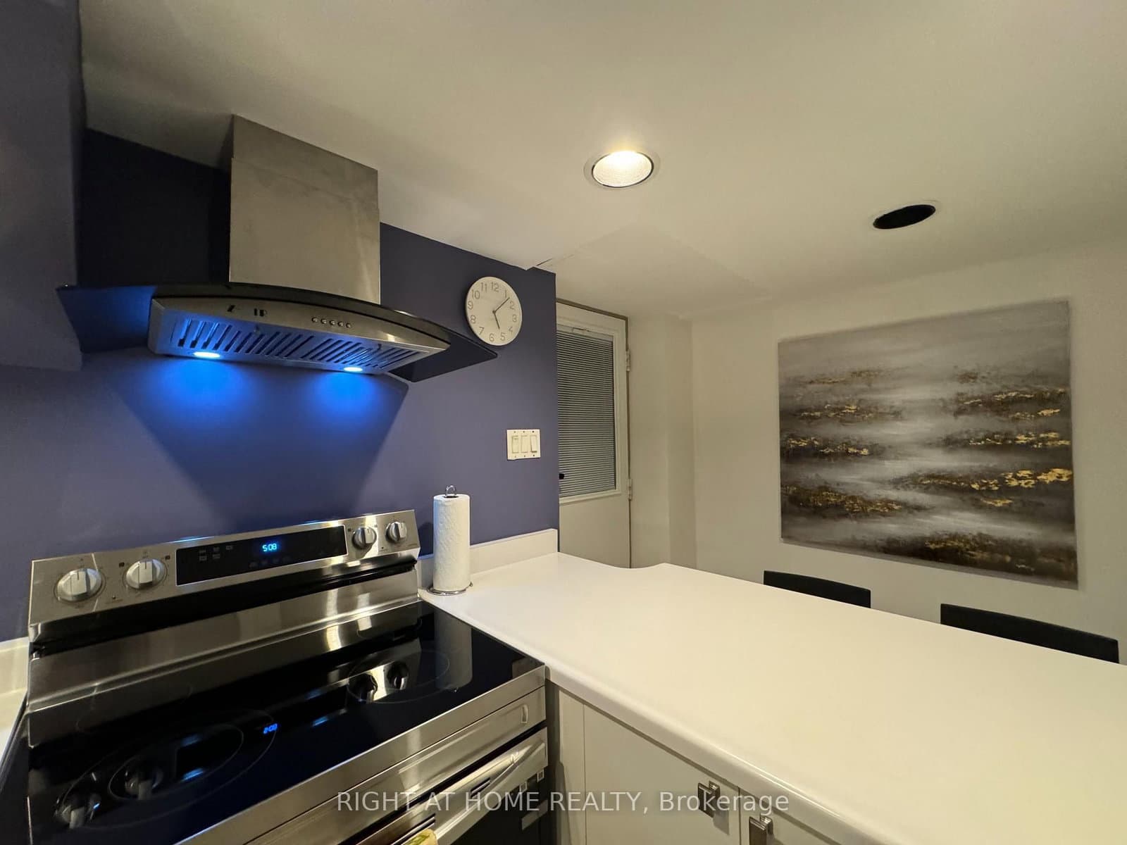 1196 Avenue Road, Unit Lower Apartment thumbnail 11