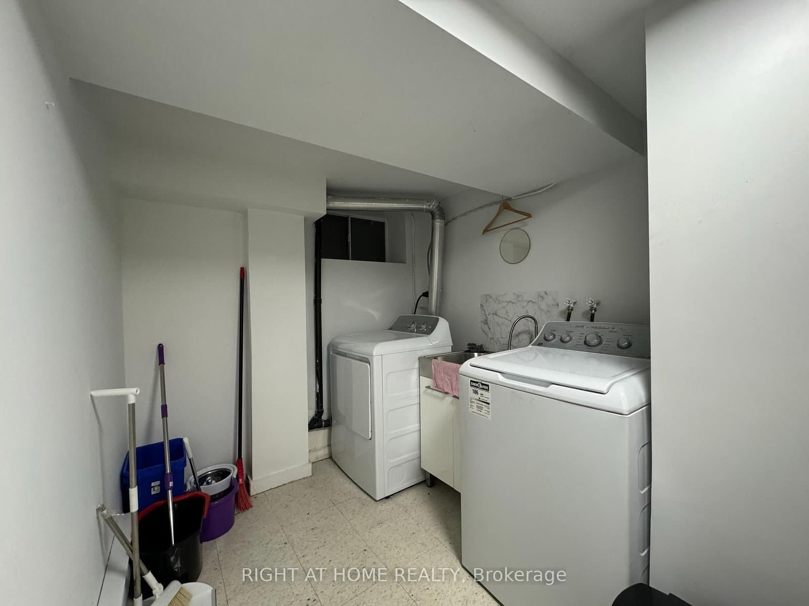1196 Avenue Road, Unit Lower Apartment thumbnail 15
