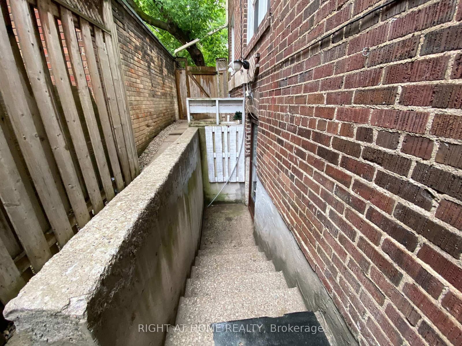 1196 Avenue Road, Unit Lower Apartment thumbnail 16