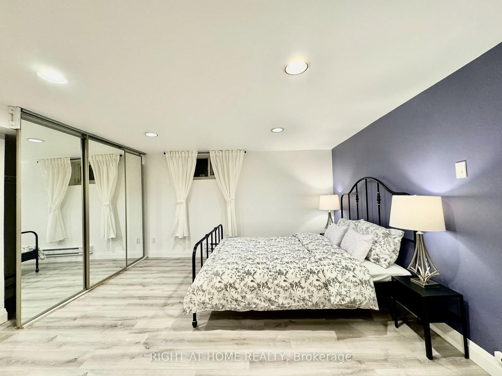 1196 Avenue Road, Unit Lower Apartment thumbnail 2