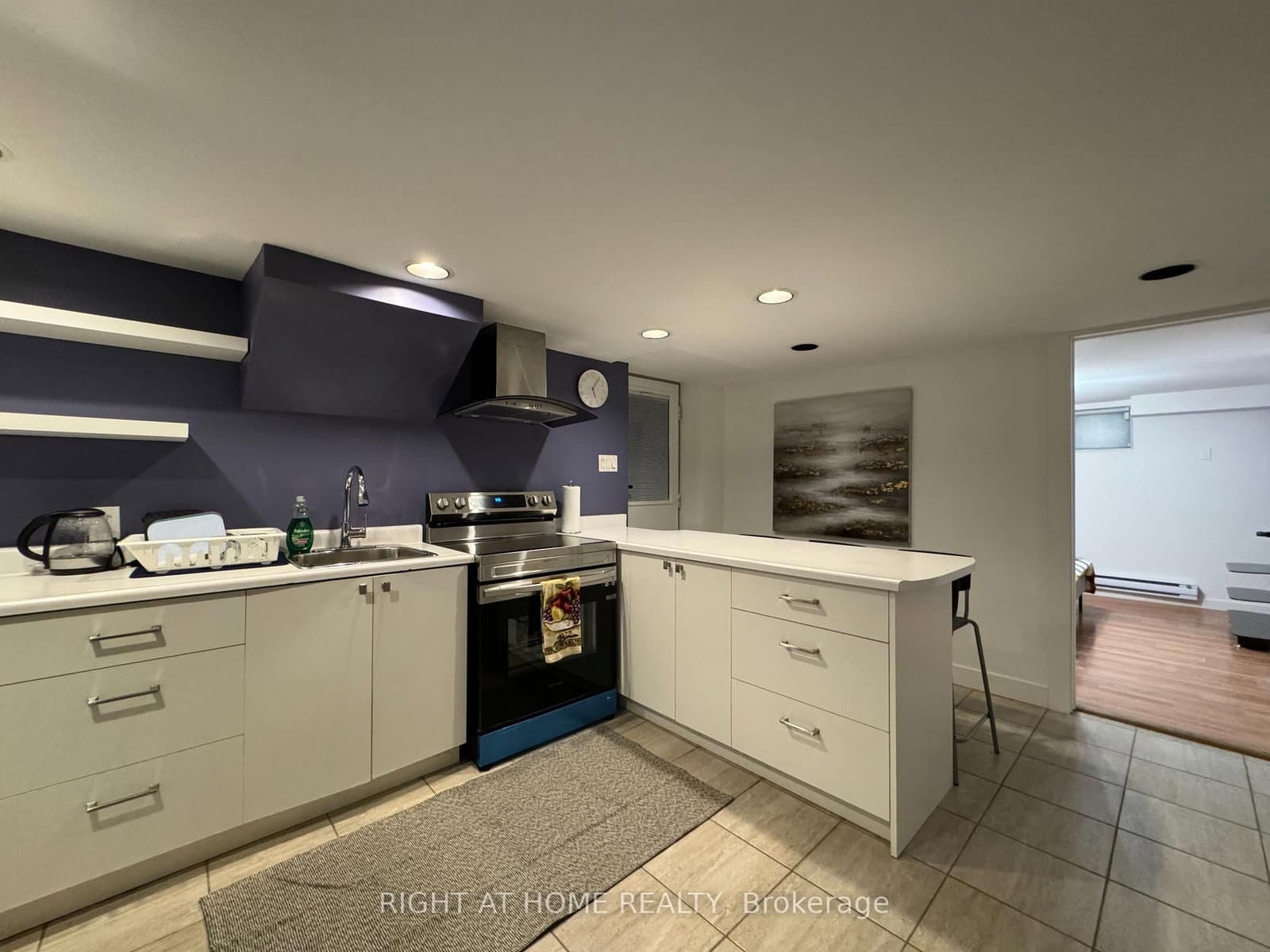 1196 Avenue Road, Unit Lower Apartment thumbnail 6