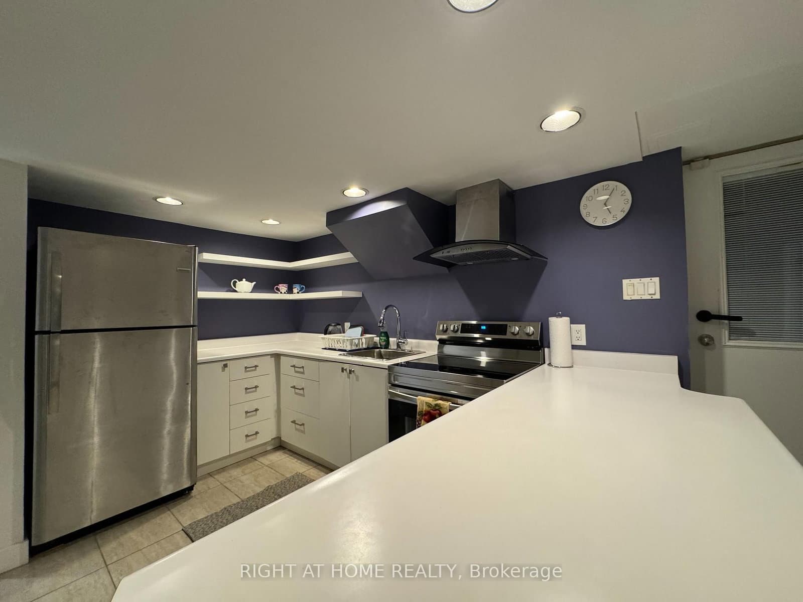 1196 Avenue Road, Unit Lower Apartment thumbnail 7
