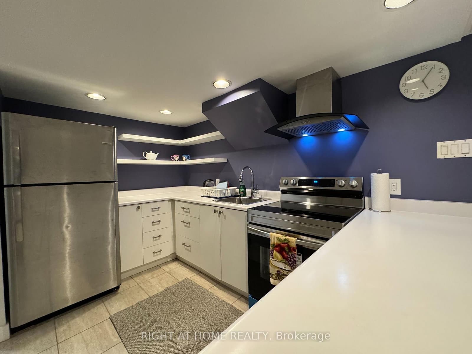 1196 Avenue Road, Unit Lower Apartment thumbnail 8