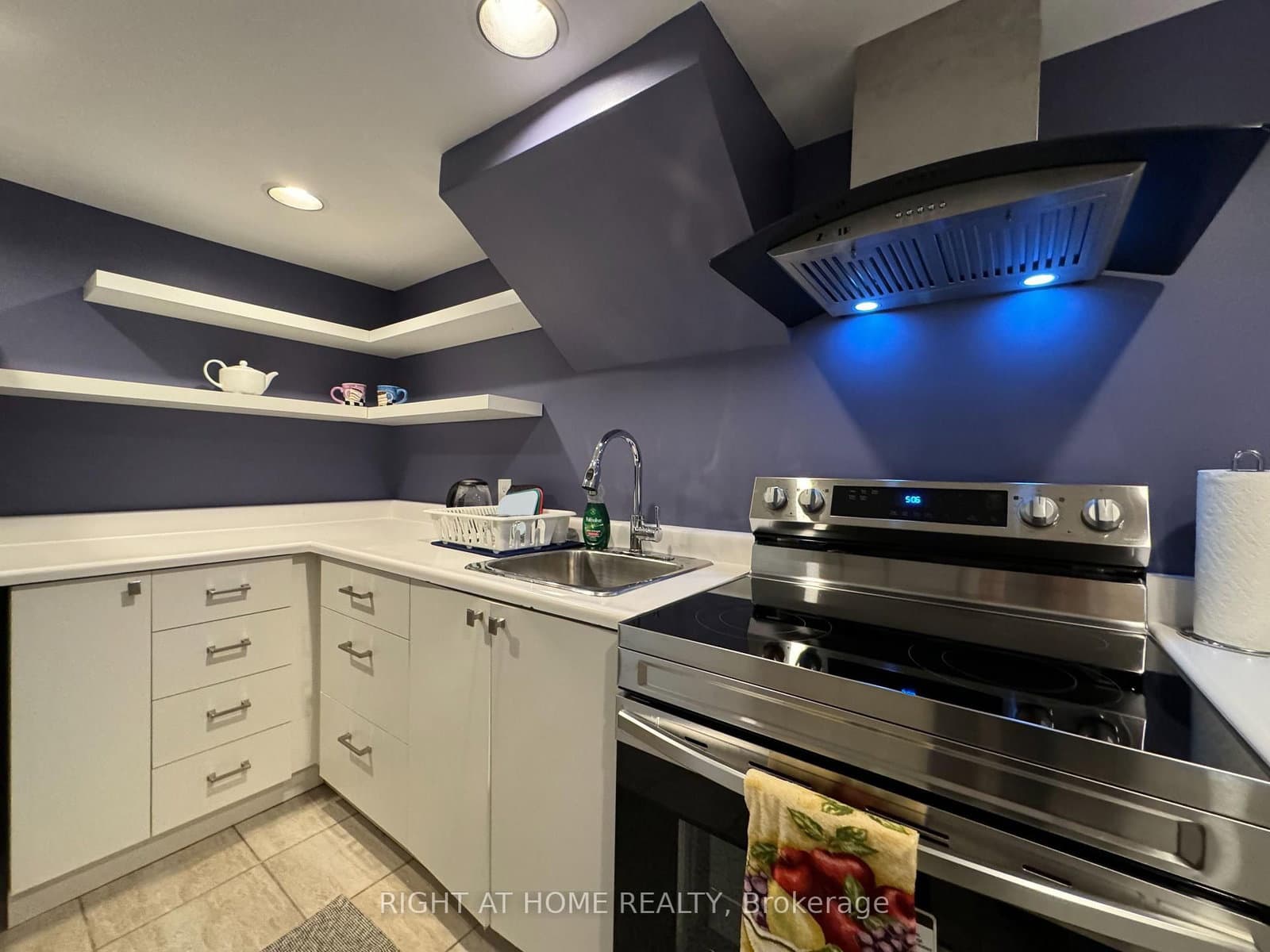 1196 Avenue Road, Unit Lower Apartment thumbnail 9
