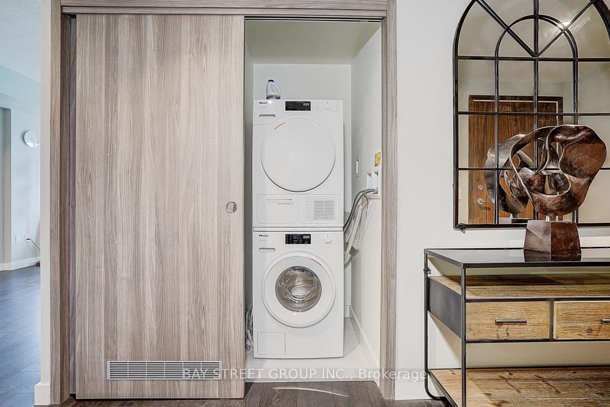95 Mcmahon Drive, Unit 2512 thumbnail 19