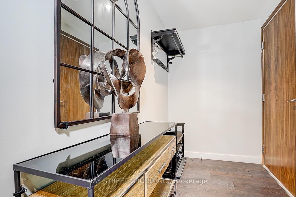 95 Mcmahon Drive, Unit 2512 thumbnail 3