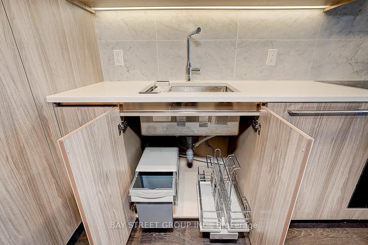 95 Mcmahon Drive, Unit 2512 thumbnail 43