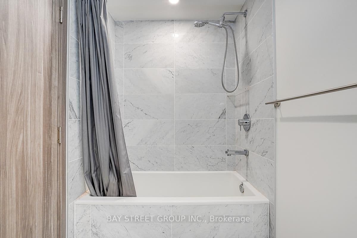95 Mcmahon Drive, Unit 2512 thumbnail 9