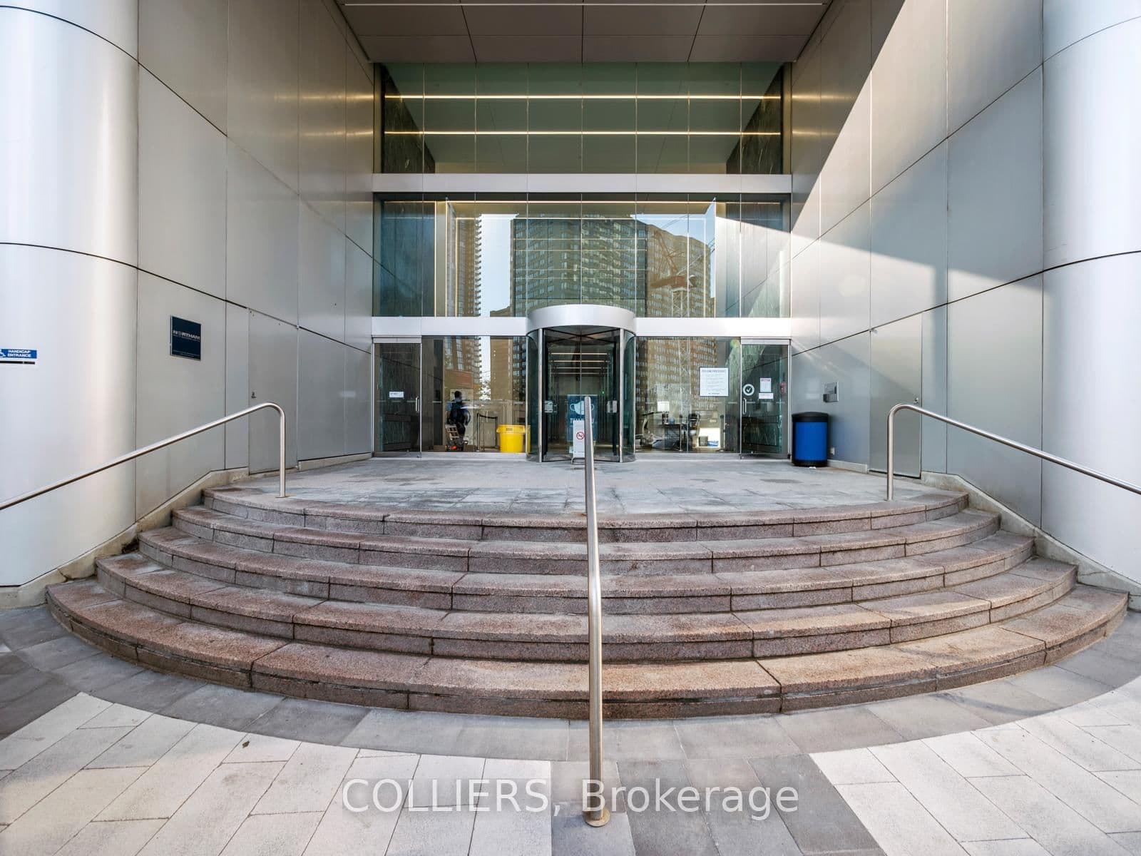 4950 Yonge Street, Unit 403 thumbnail 2