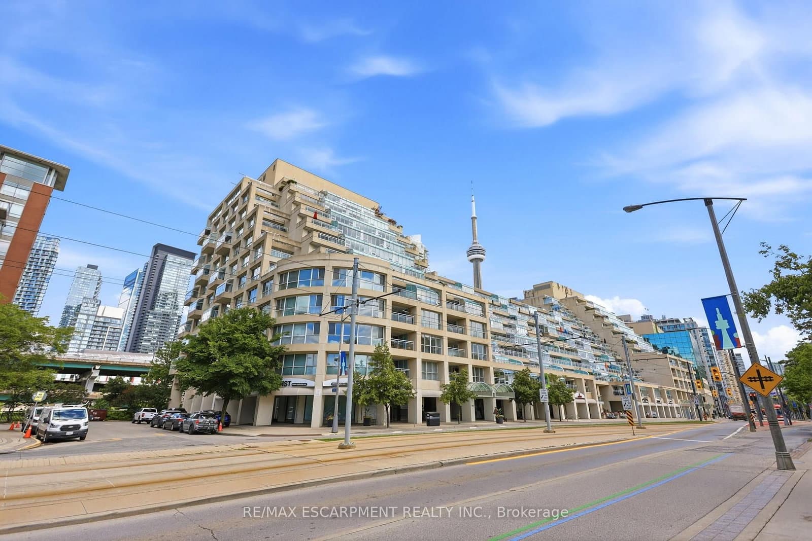 #803E - 460 Queens Quay Way W
