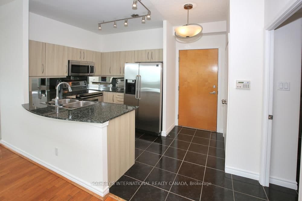600 Queens Quay W, Unit SPH22 thumbnail 3