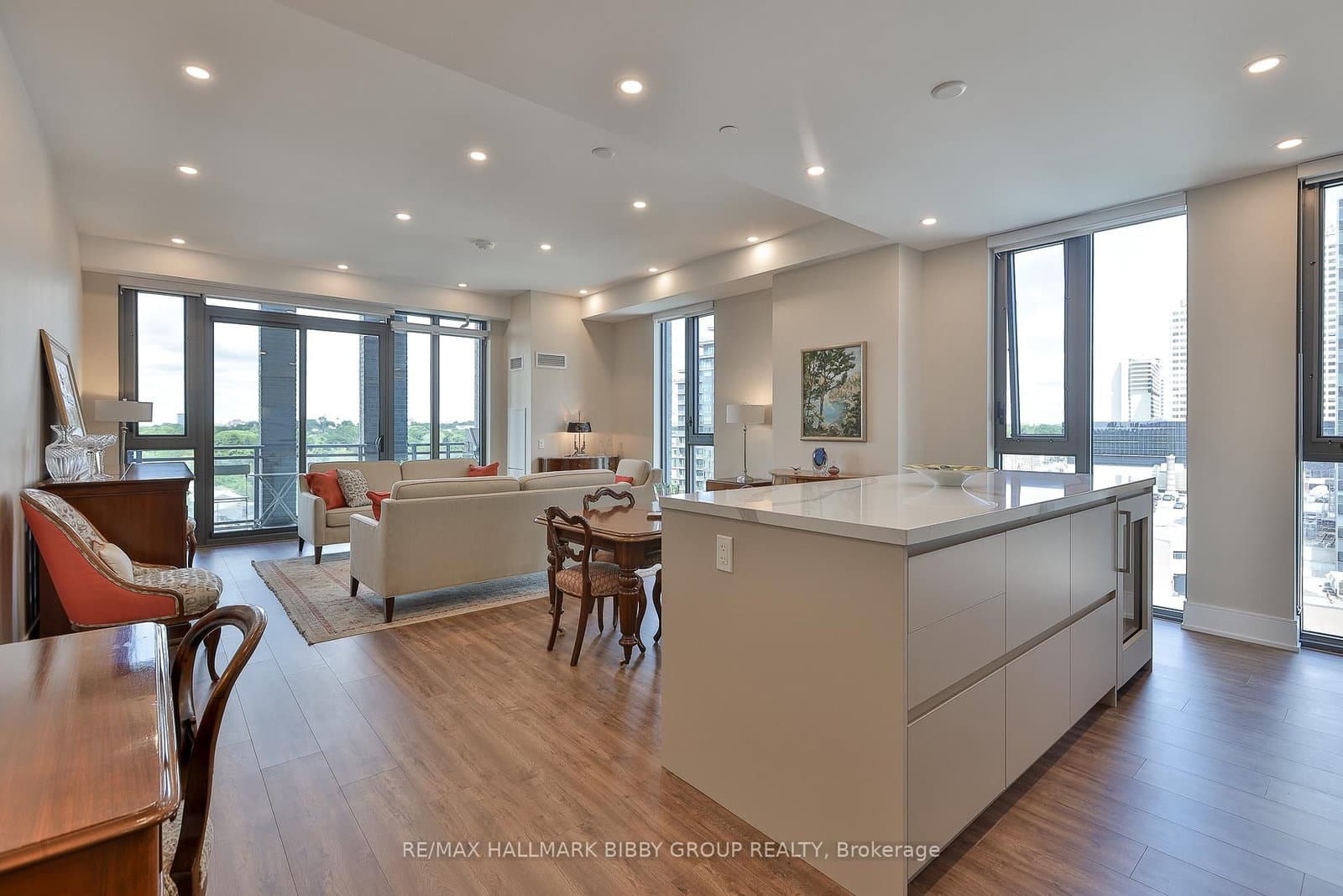 1 Hillsdale Avenue W, Unit 902 thumbnail 13