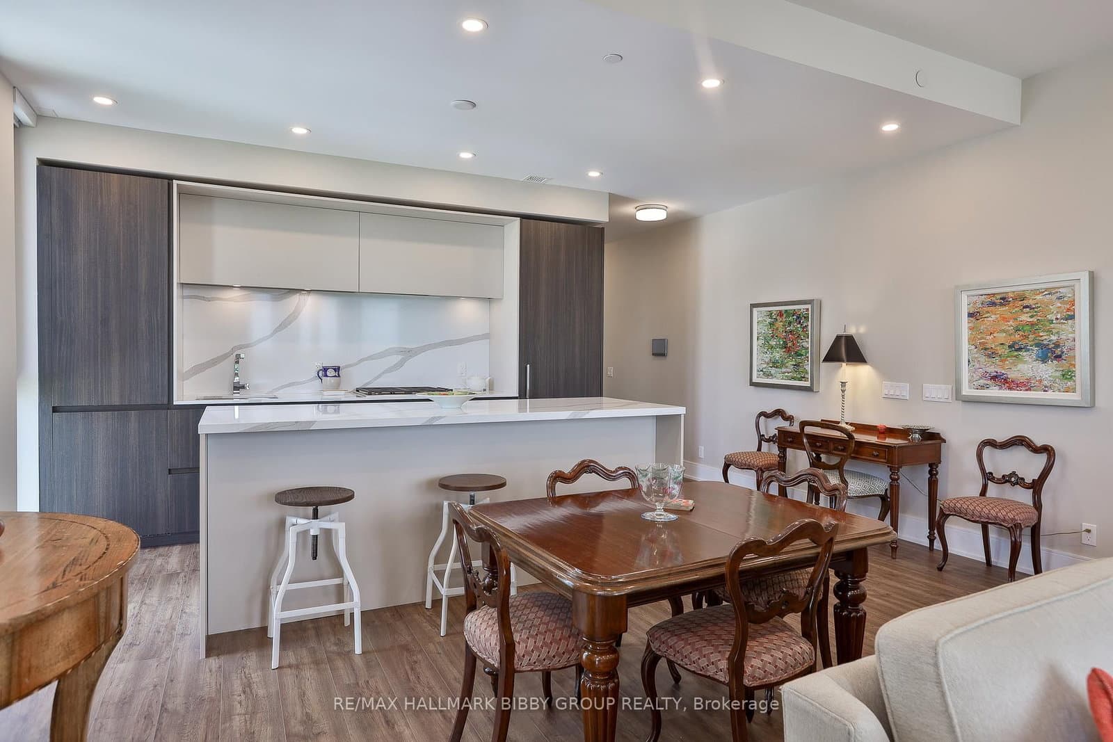 1 Hillsdale Avenue W, Unit 902 thumbnail 14