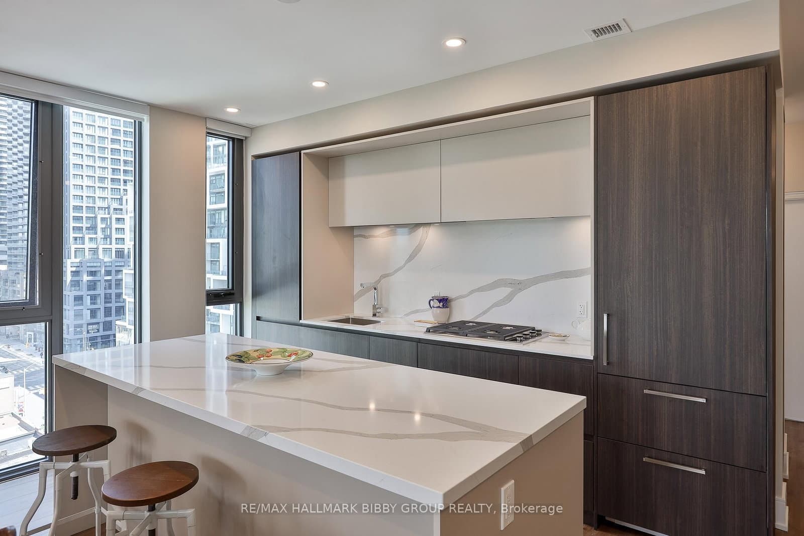 1 Hillsdale Avenue W, Unit 902 thumbnail 15