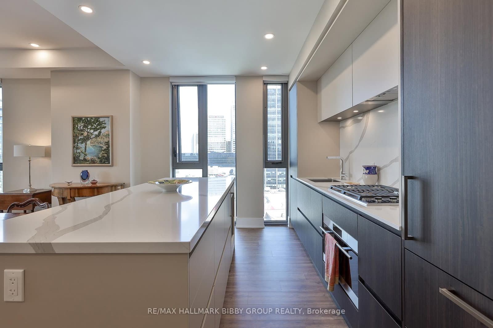 1 Hillsdale Avenue W, Unit 902 thumbnail 16