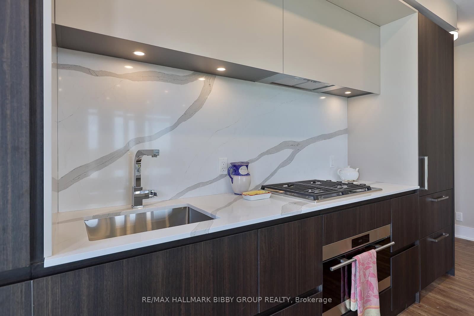 1 Hillsdale Avenue W, Unit 902 thumbnail 17