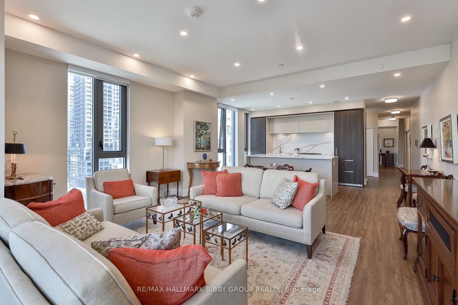 1 Hillsdale Avenue W, Unit 902 thumbnail 2
