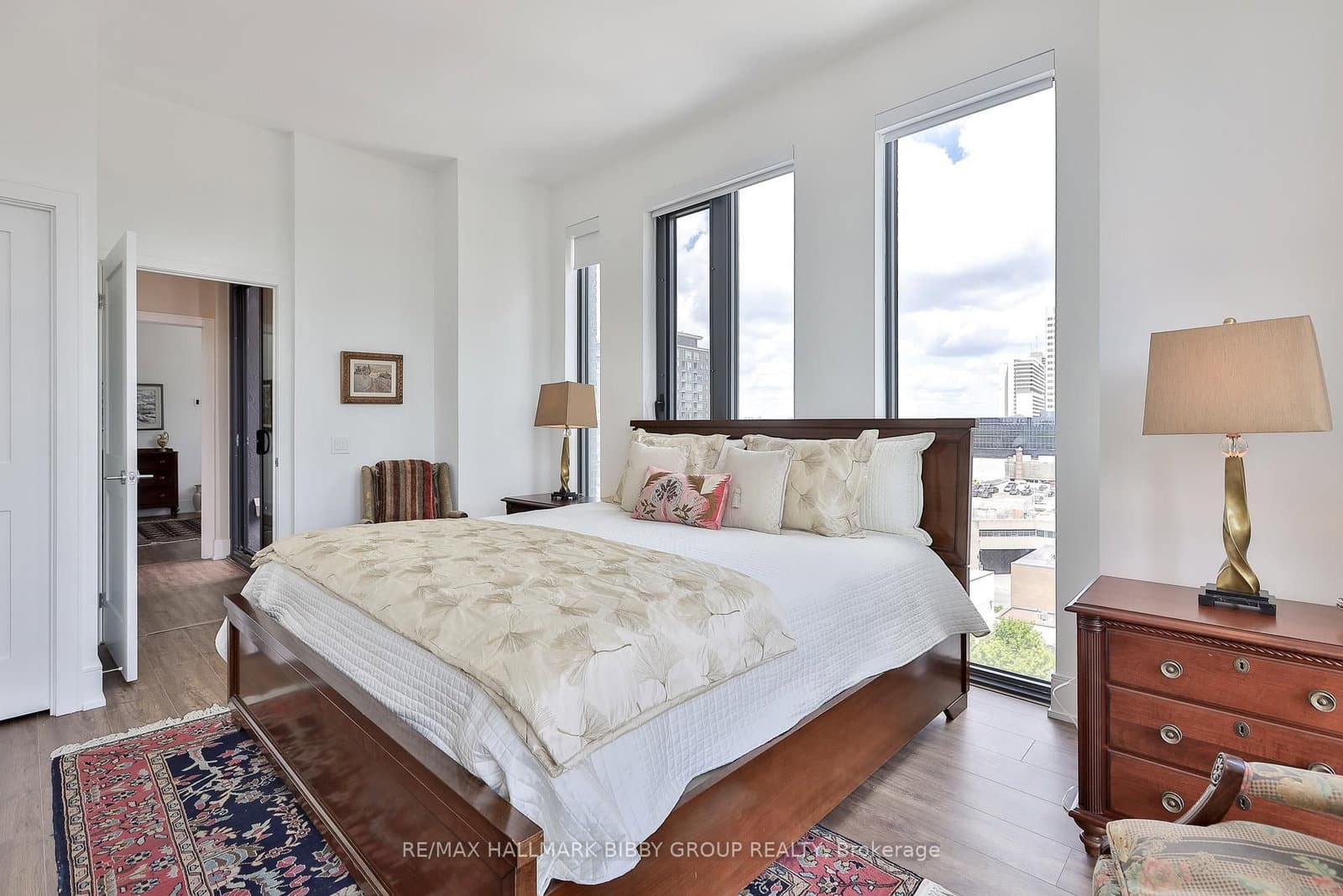 1 Hillsdale Avenue W, Unit 902 thumbnail 22