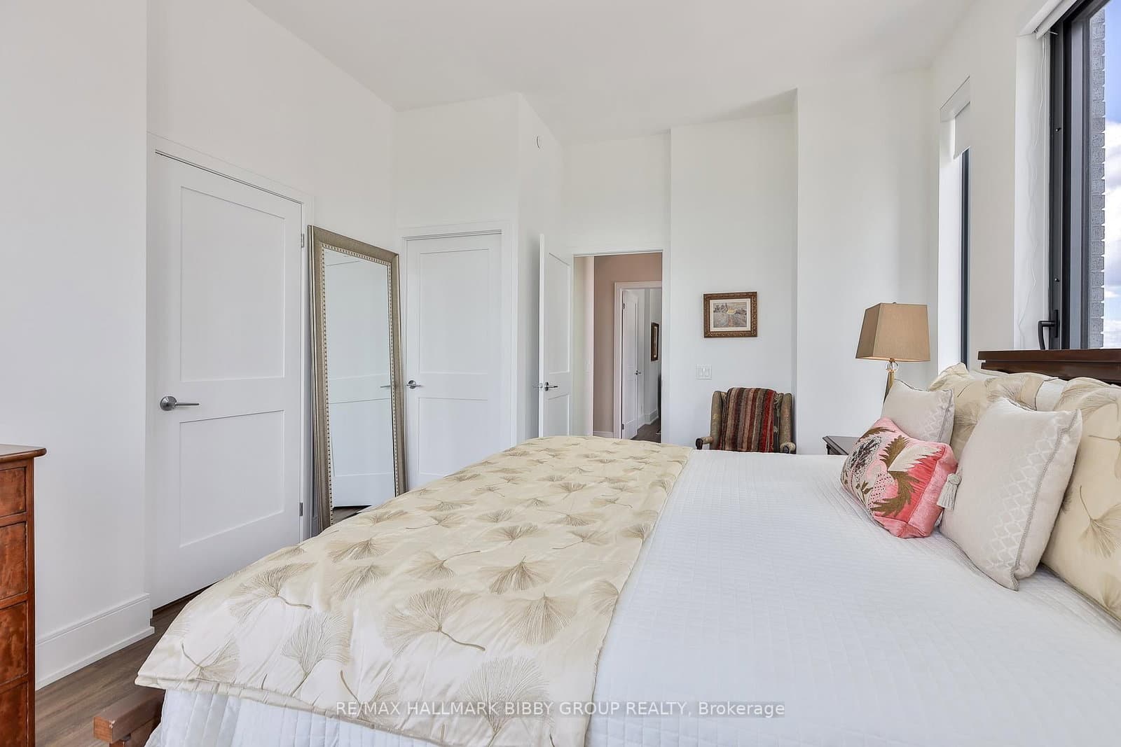 1 Hillsdale Avenue W, Unit 902 thumbnail 23