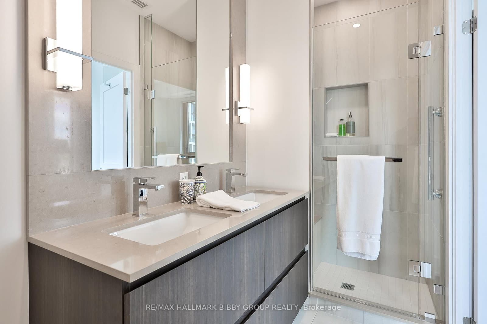1 Hillsdale Avenue W, Unit 902 thumbnail 24