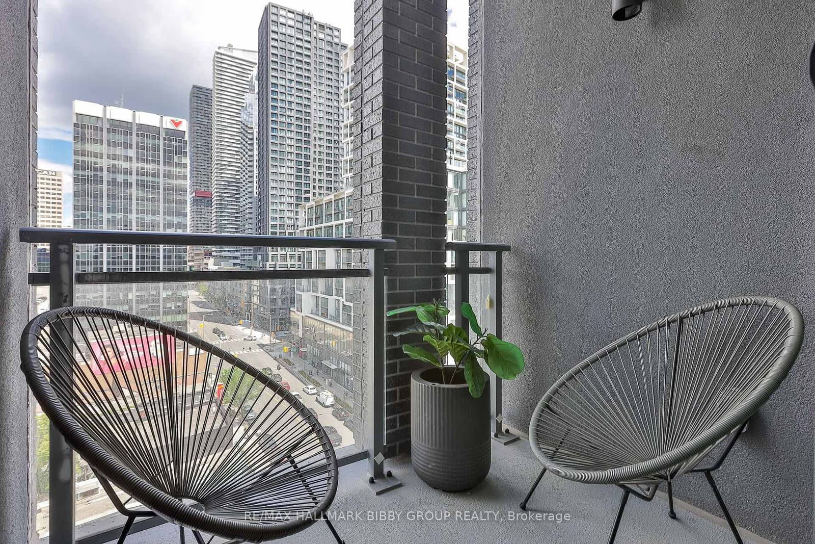 1 Hillsdale Avenue W, Unit 902 thumbnail 28
