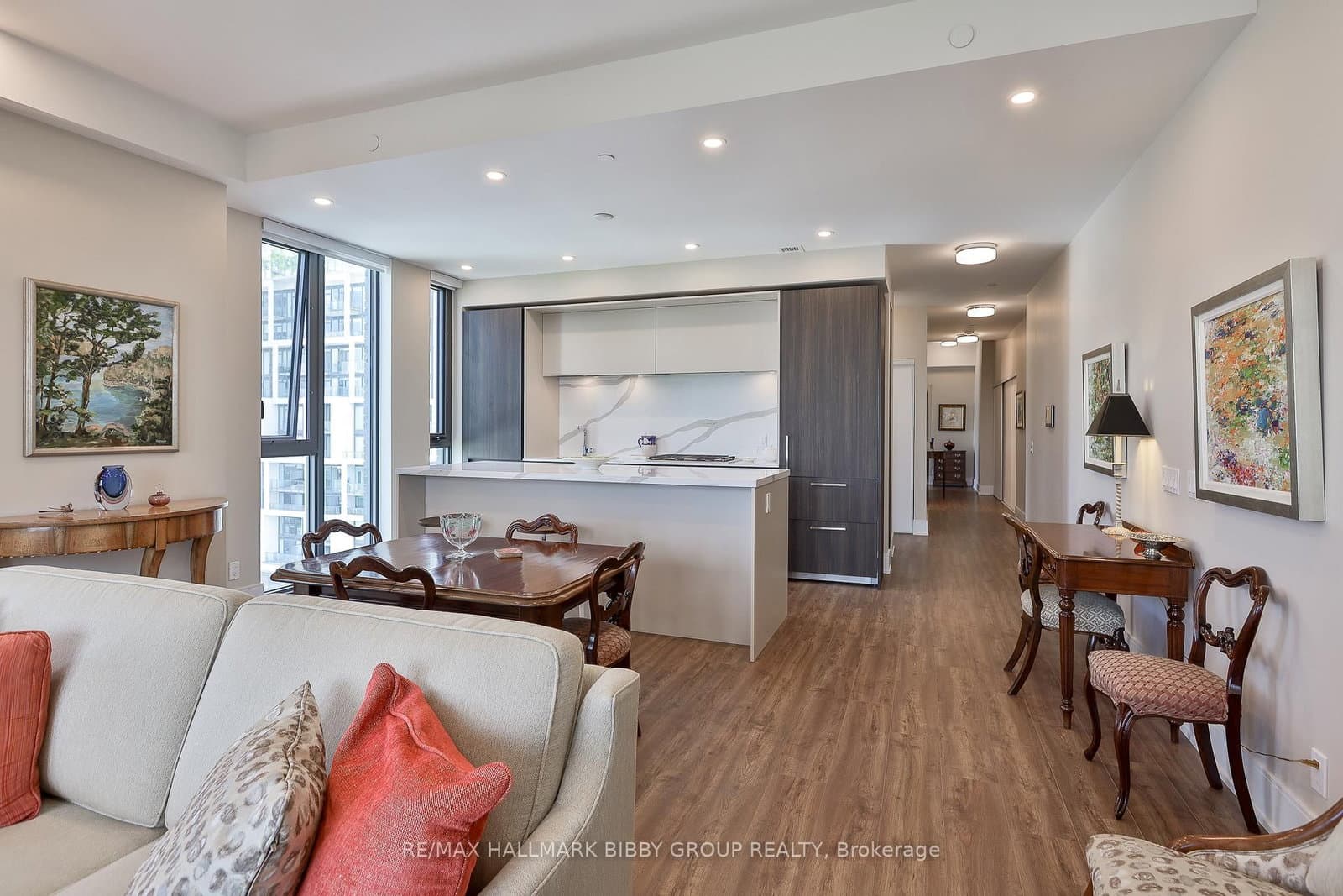 1 Hillsdale Avenue W, Unit 902 thumbnail 3