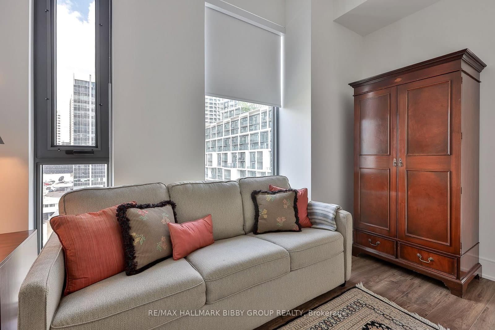 1 Hillsdale Avenue W, Unit 902 thumbnail 33