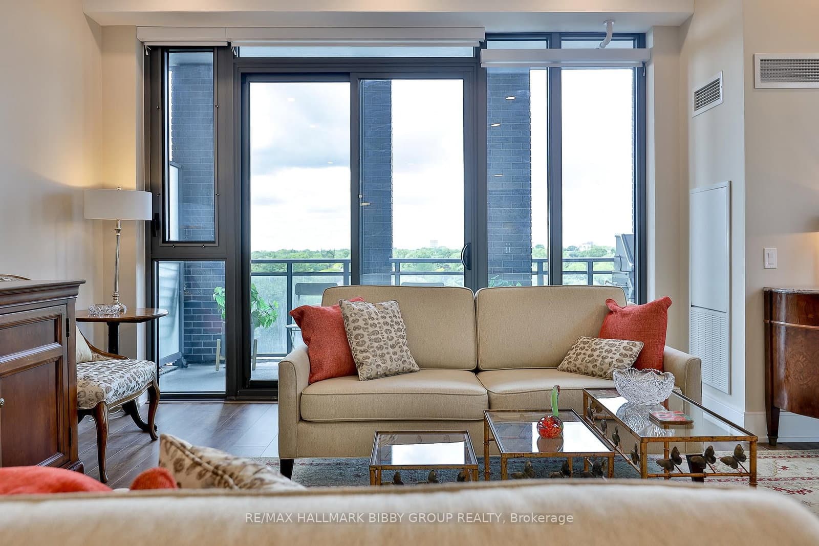 1 Hillsdale Avenue W, Unit 902 thumbnail 6