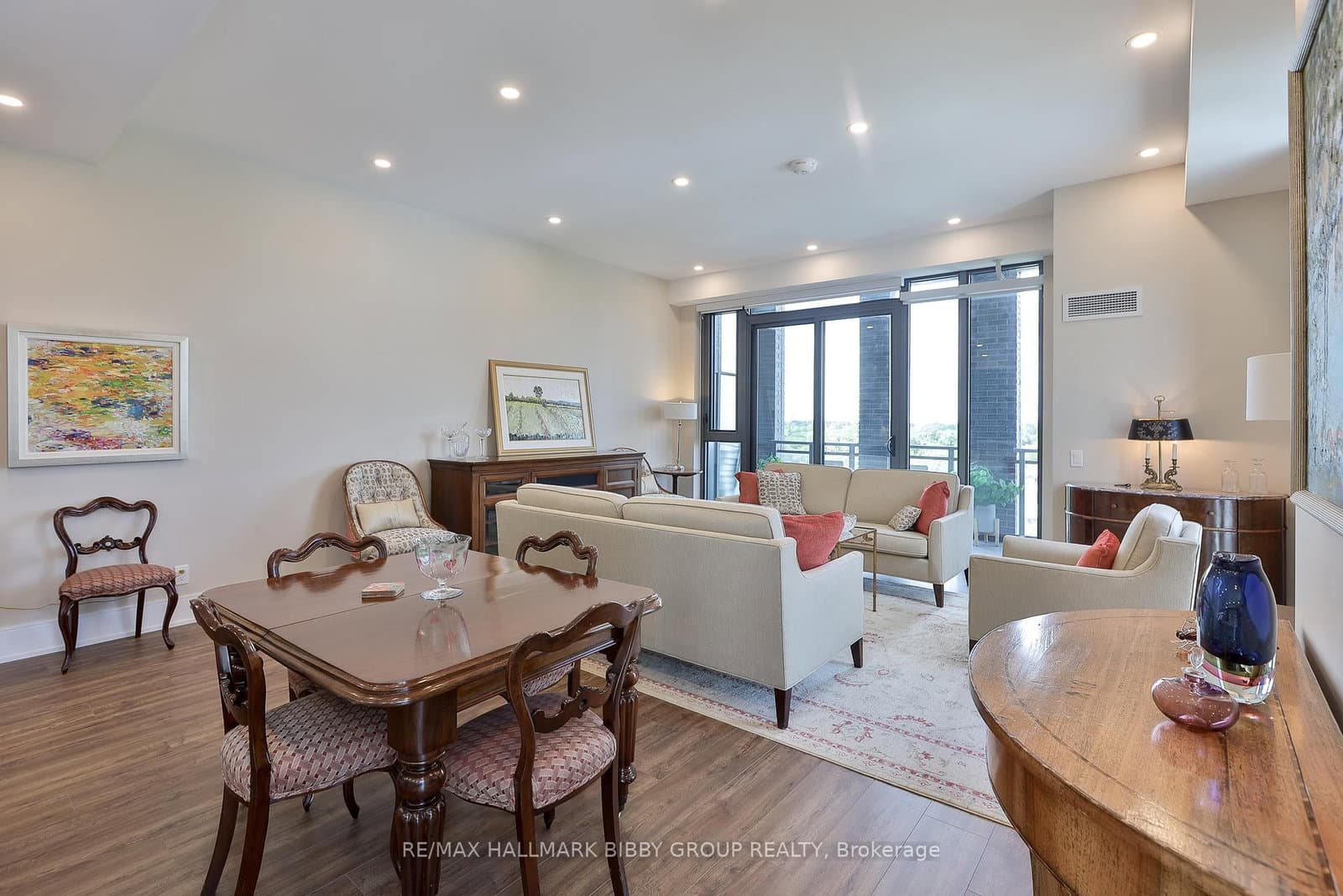 1 Hillsdale Avenue W, Unit 902 thumbnail 8