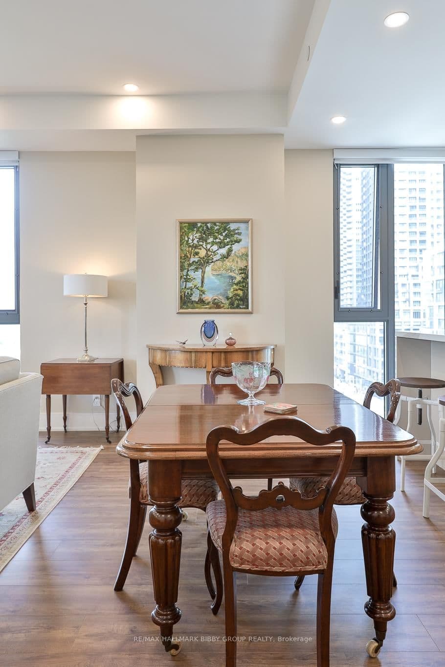 1 Hillsdale Avenue W, Unit 902 thumbnail 9