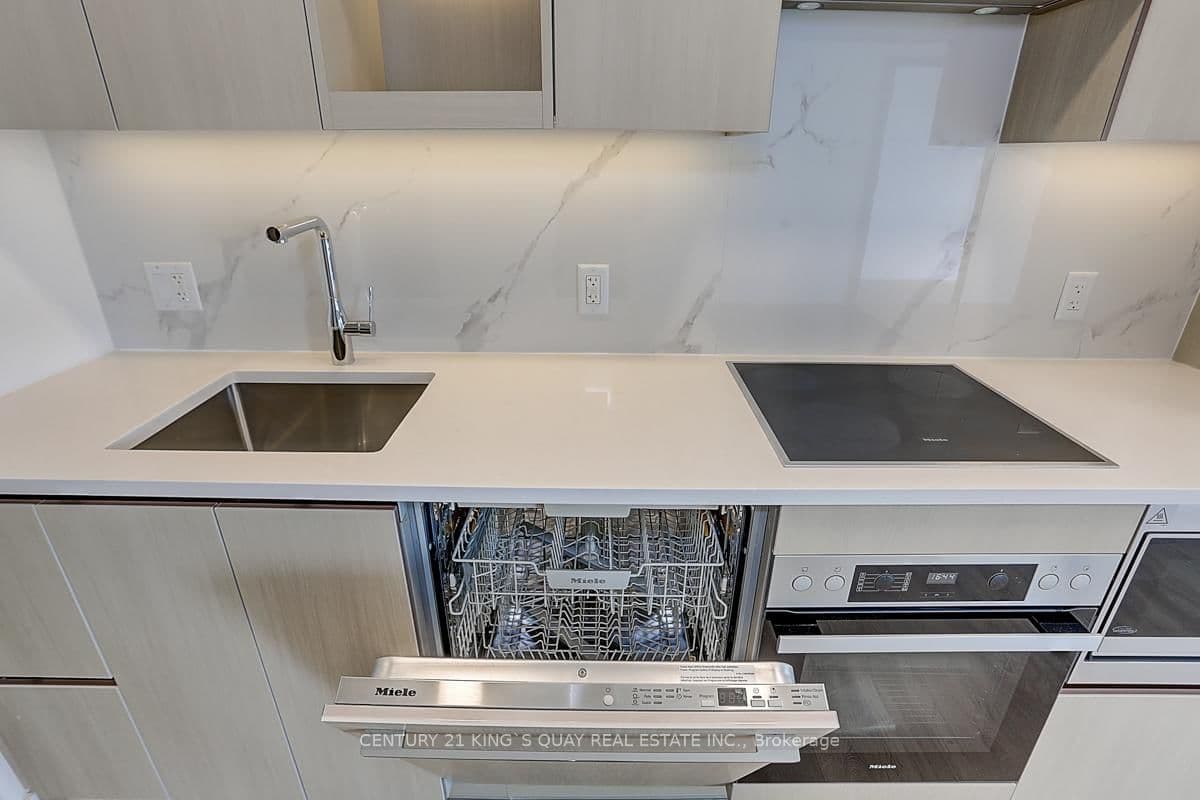 25 Mcmahon Drive, Unit 601 thumbnail 23