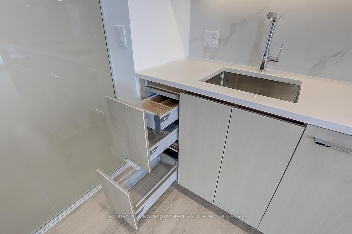 25 Mcmahon Drive, Unit 601 thumbnail 25