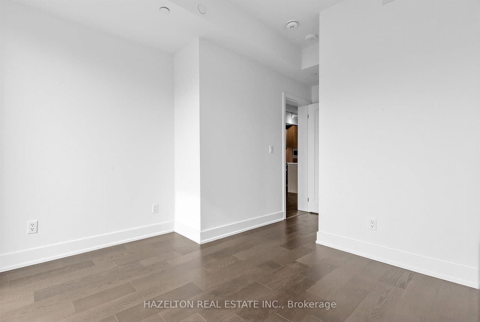 8 Manor Road W, Unit 711 thumbnail 14