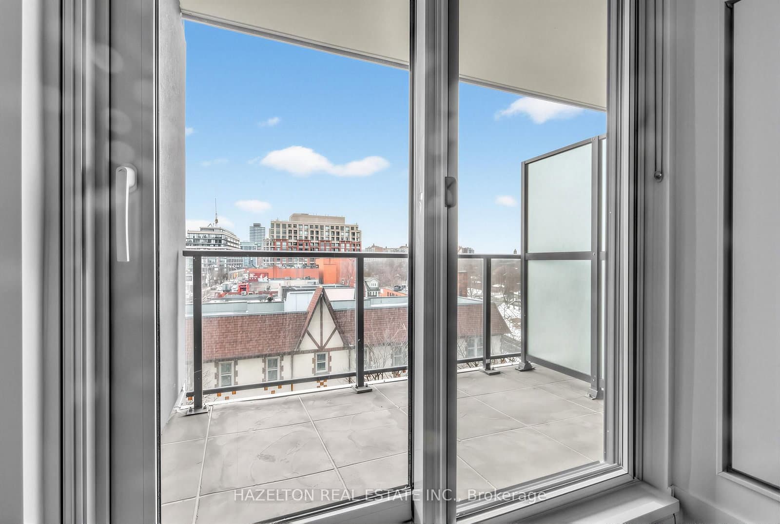 8 Manor Road W, Unit 711 thumbnail 17