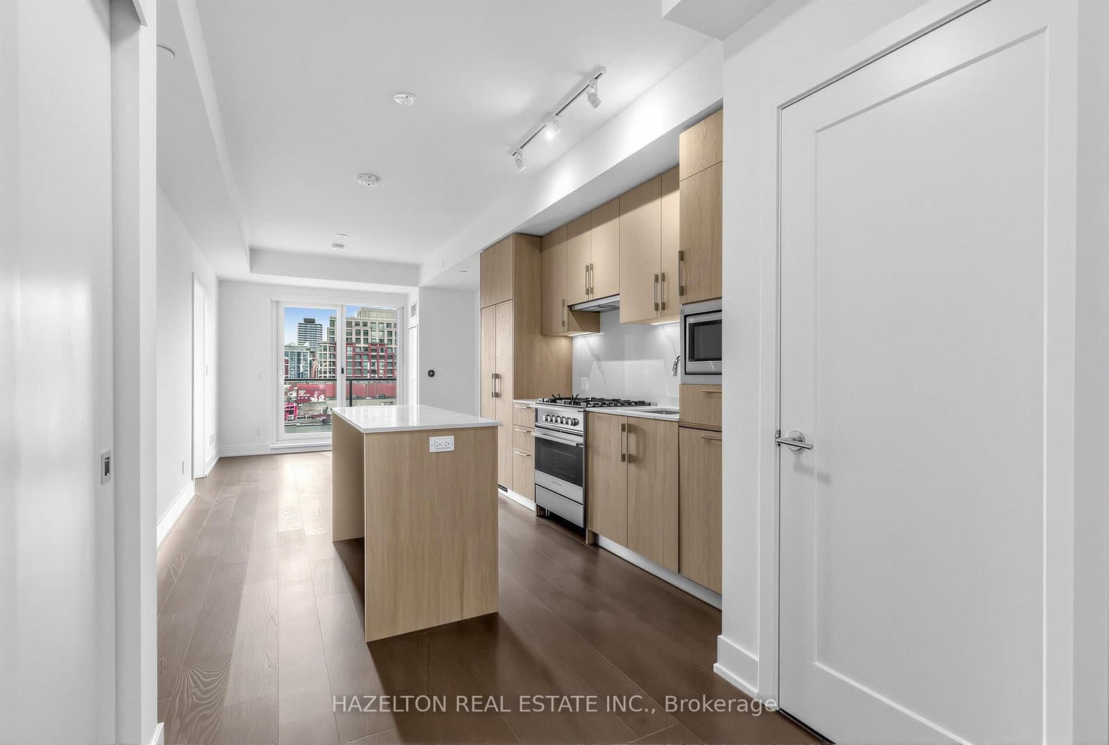 8 Manor Road W, Unit 711 thumbnail 3