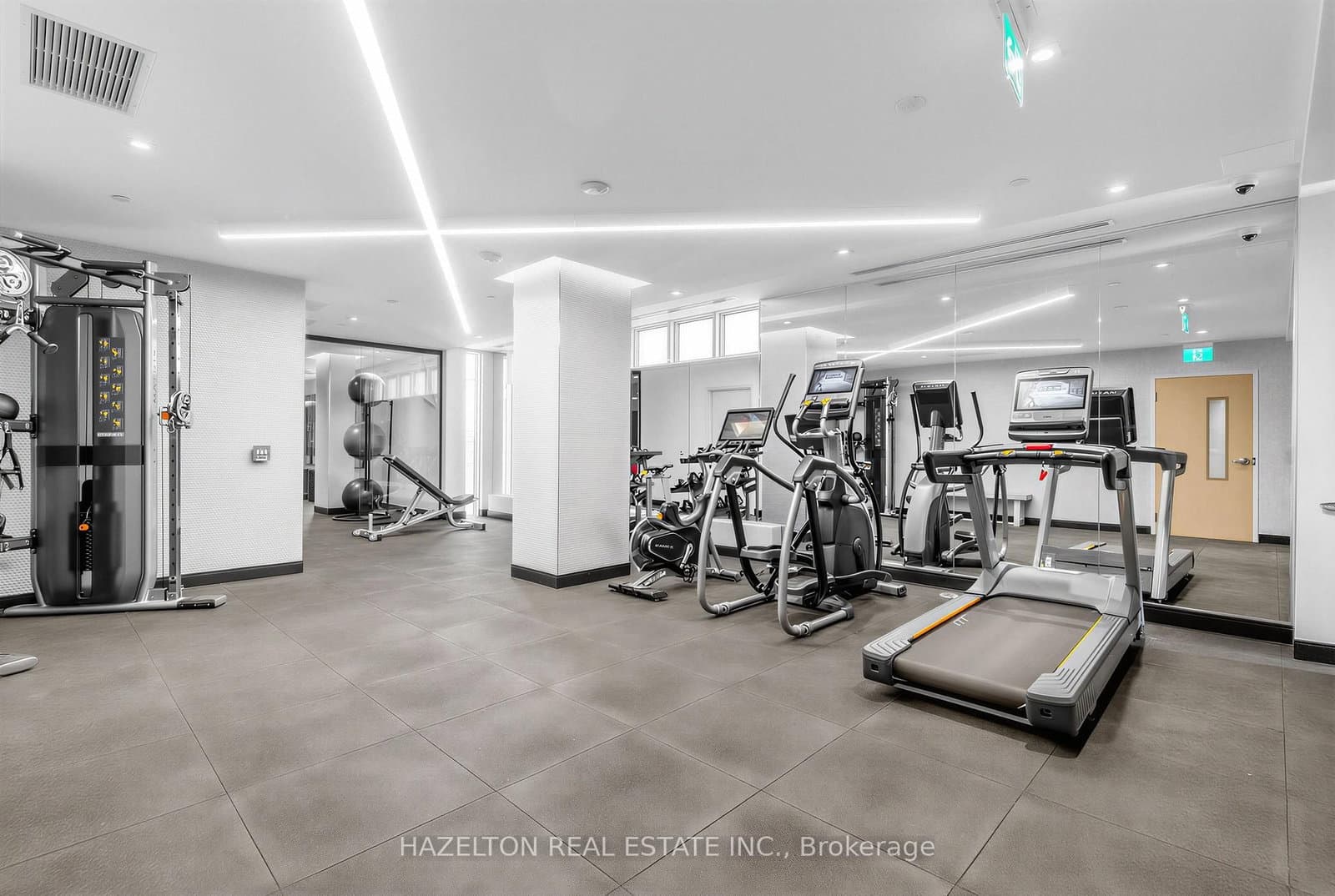 8 Manor Road W, Unit 711 thumbnail 31