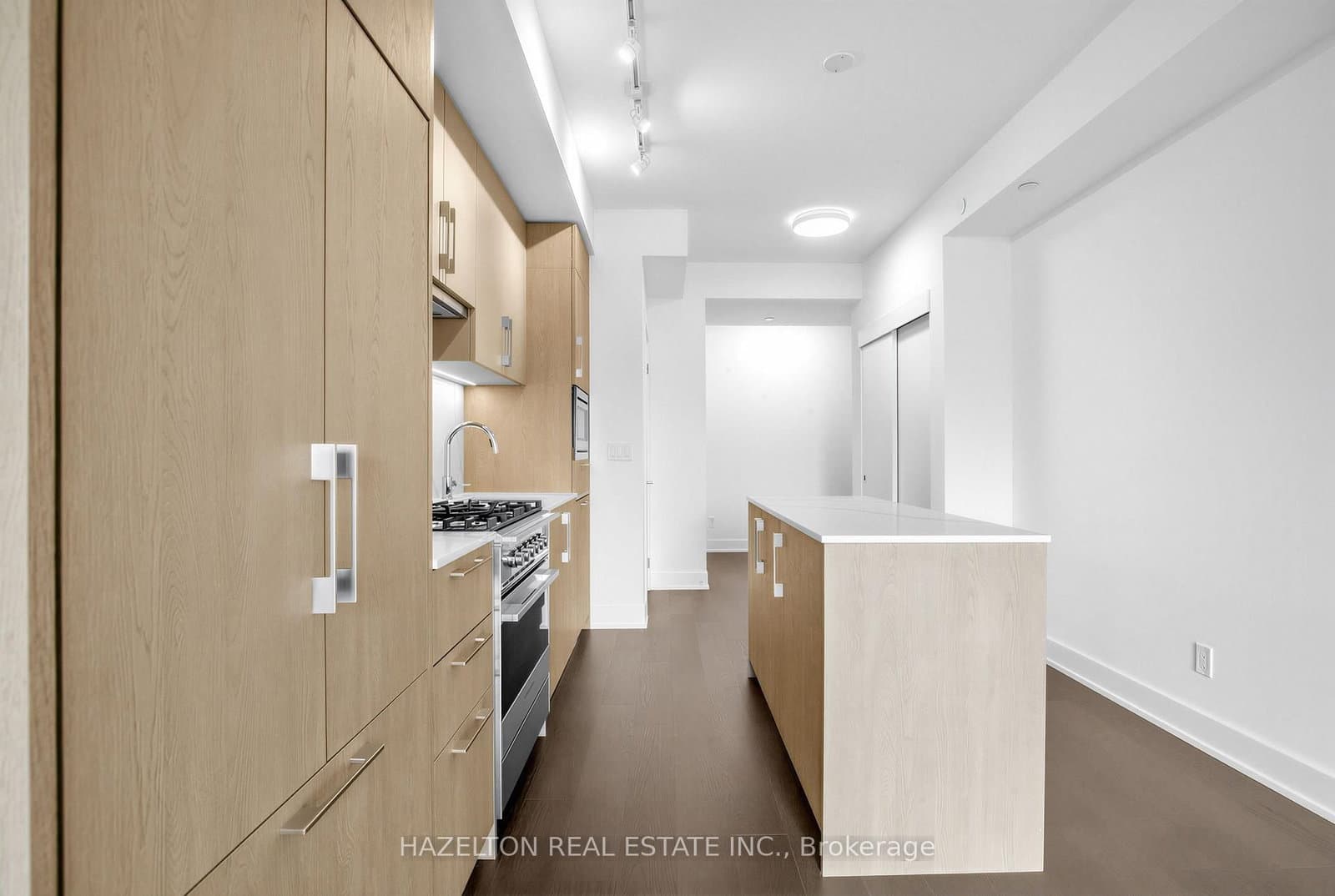 8 Manor Road W, Unit 711 thumbnail 5