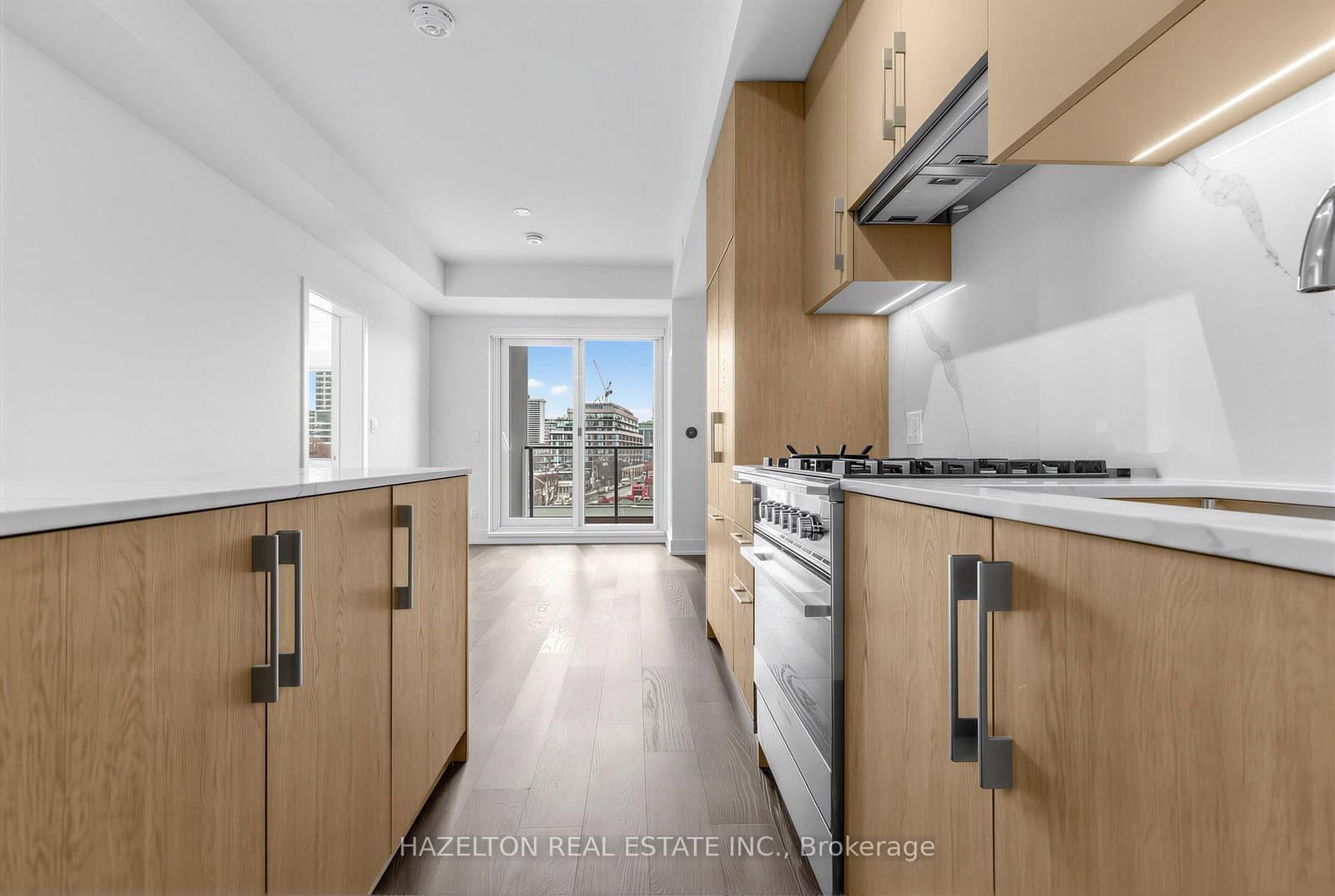 8 Manor Road W, Unit 711 thumbnail 6