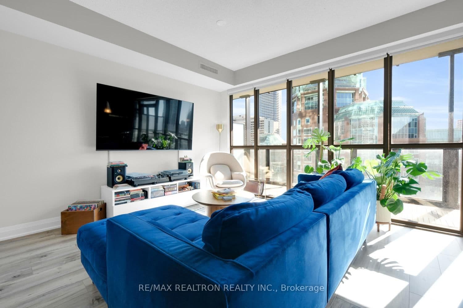 101 Charles Street E, Unit 1311 thumbnail 2